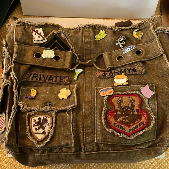 Army style satchel type. Label is Fashionexpress. - Picture 5 of 6